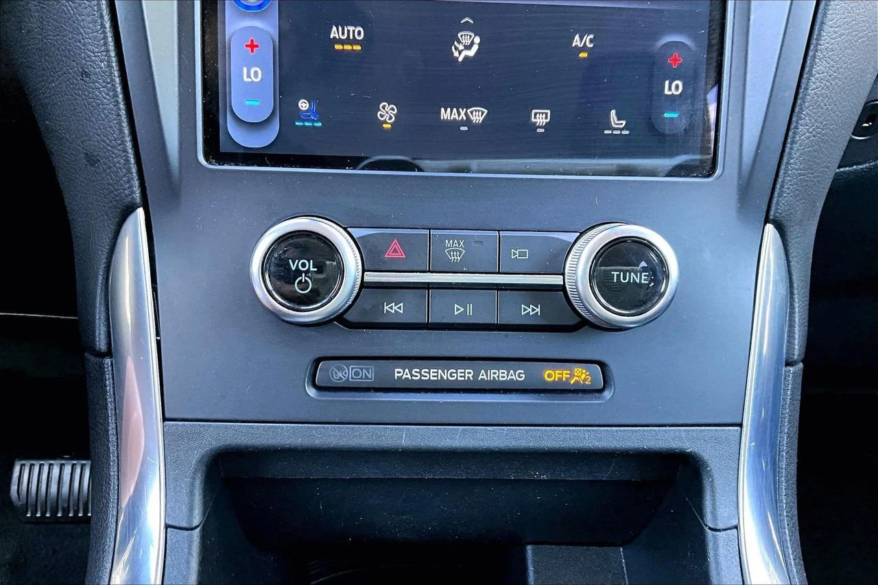 Used 2023 Silver Ford Titanium image 18