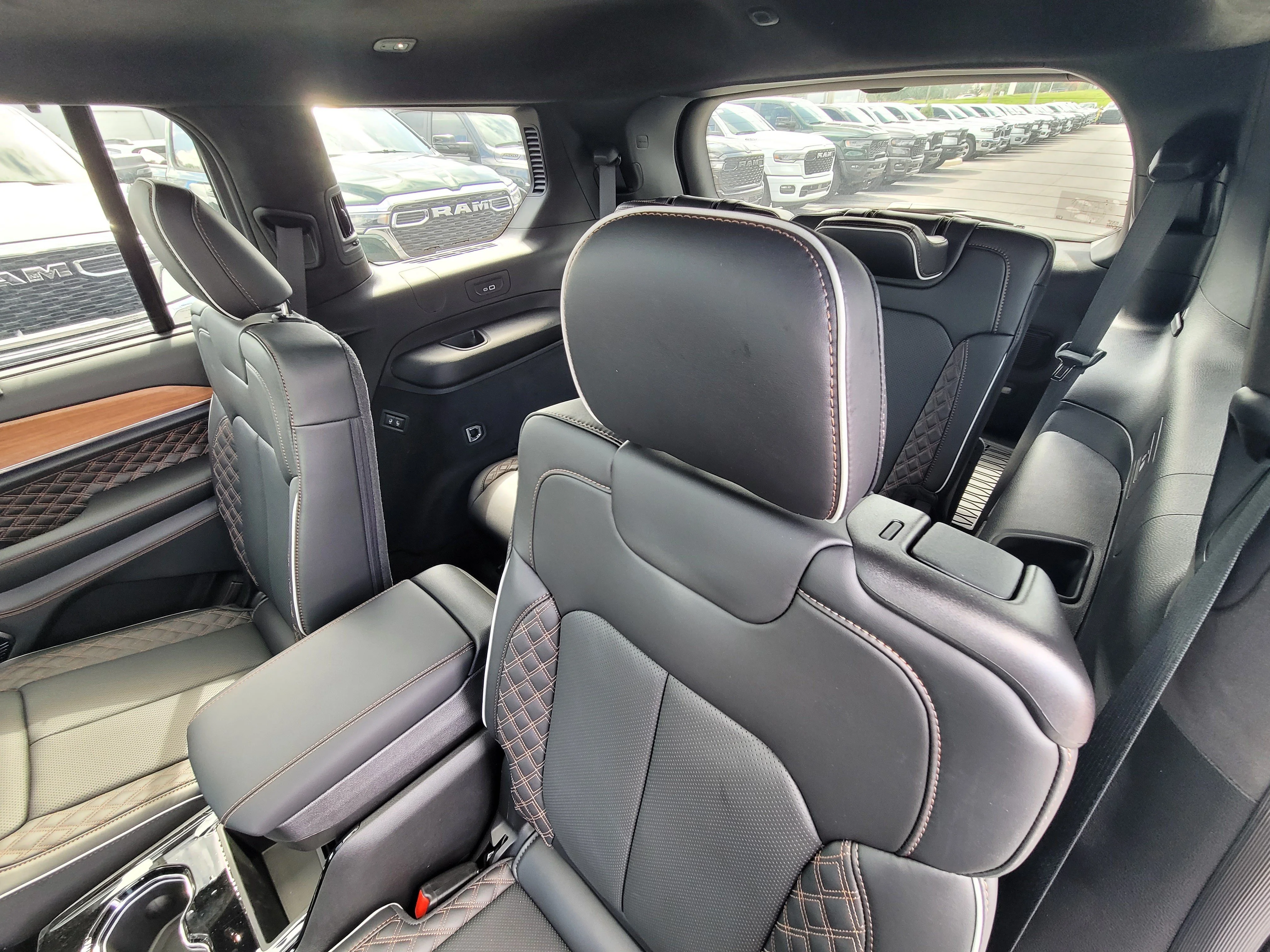 New 2026 Diamond Black Crystal Pearlcoat Jeep Summit image 11