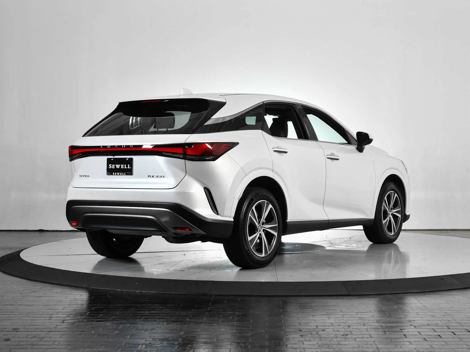 Used 2025 Eminent White Pearl Lexus  image 7