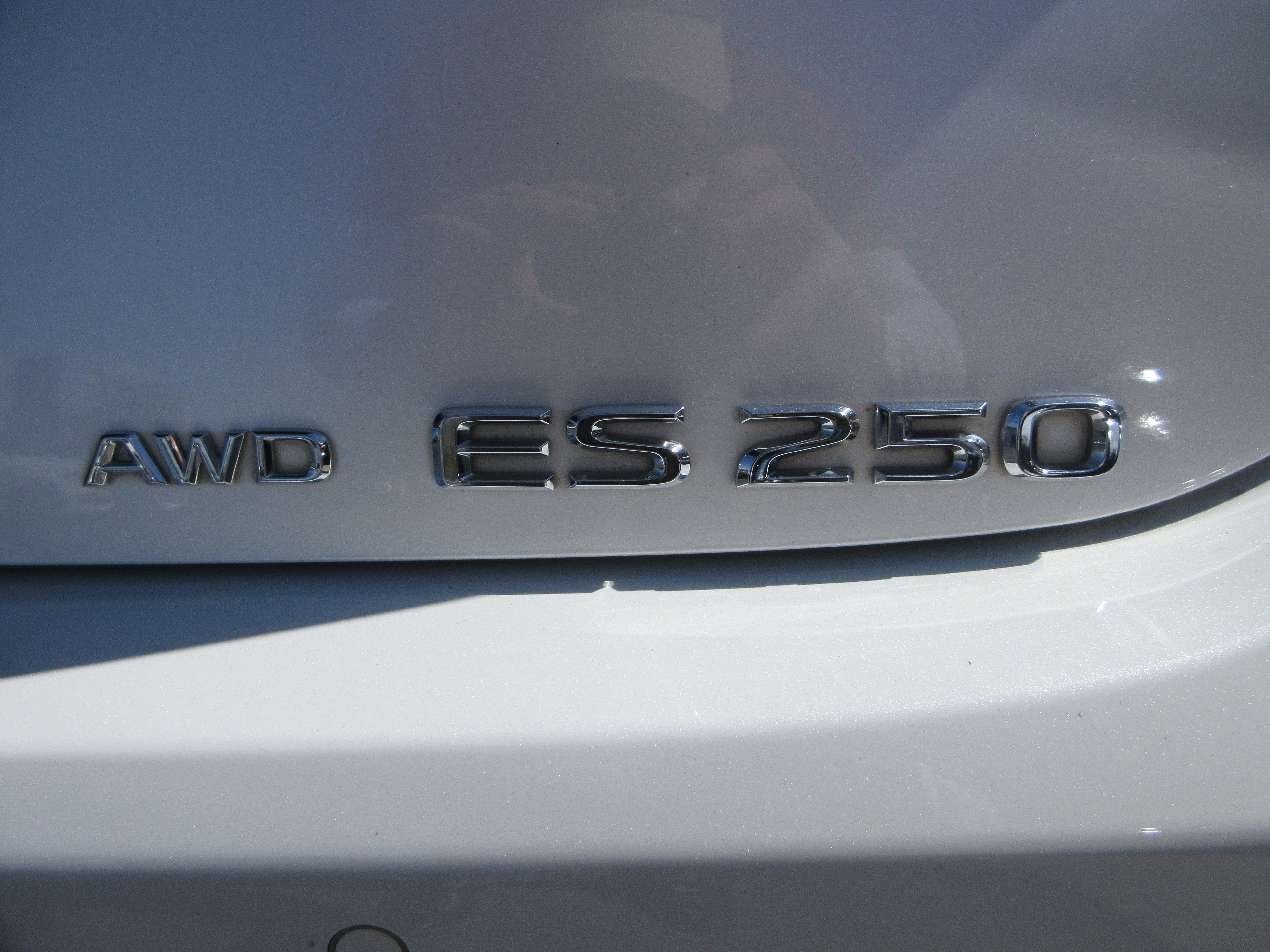 Used 2021 White Lexus 250 image 8