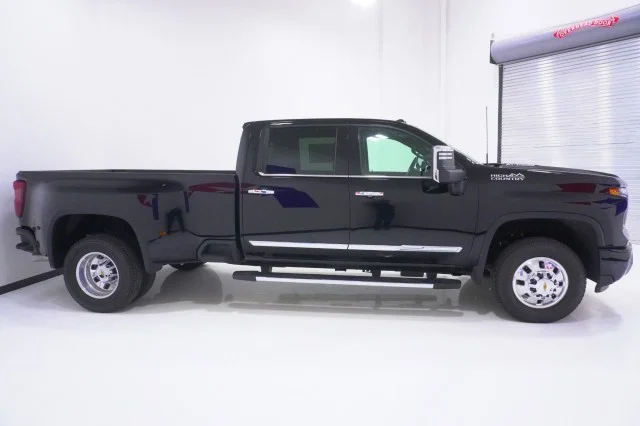 New 2026 Black Chevrolet High Country DRW image 4