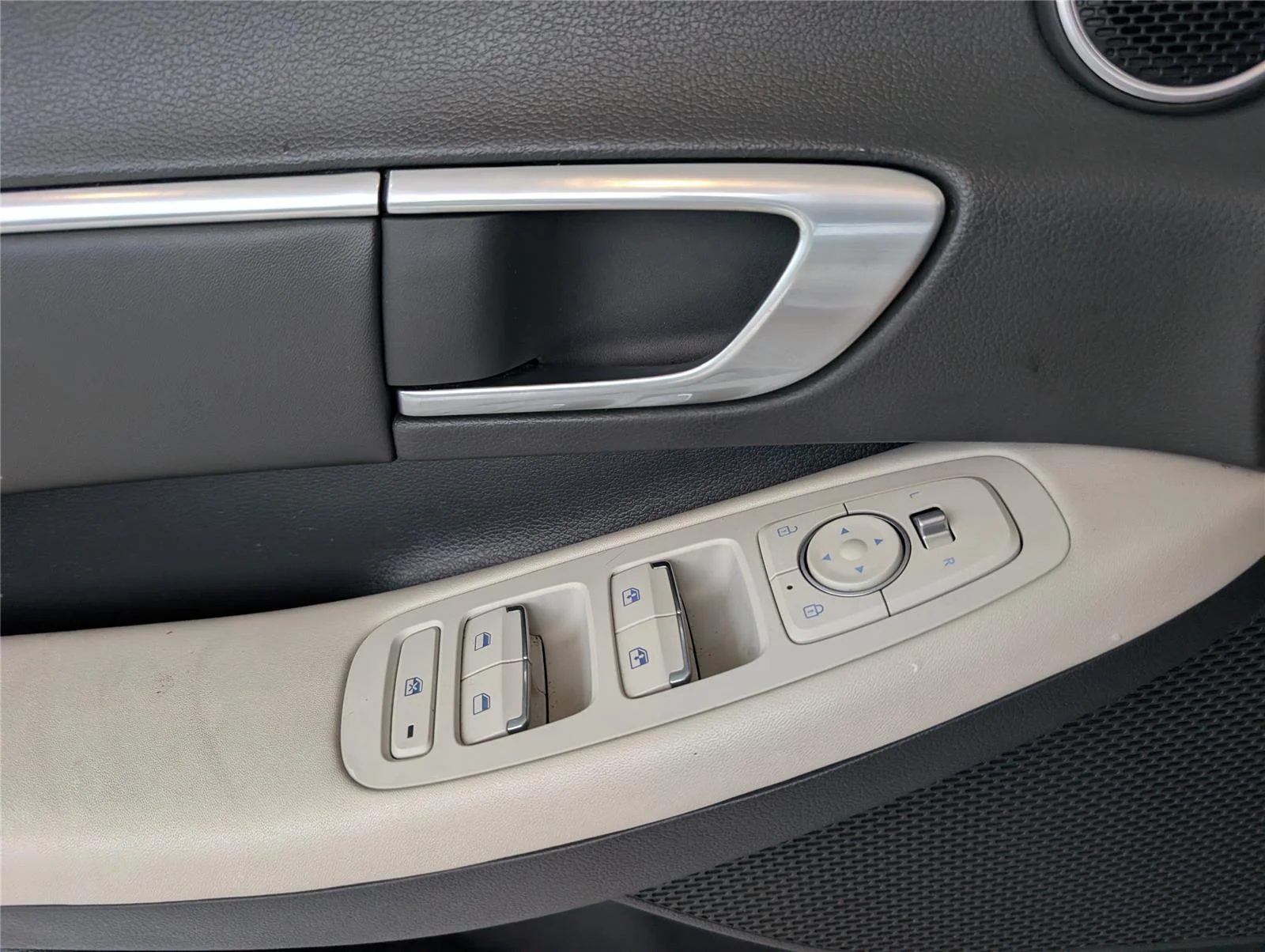 Used 2023 Curated Silver Hyundai SEL image 23