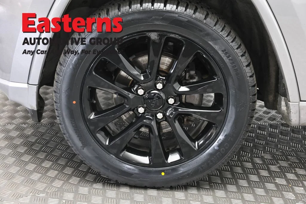 Used 2017 Silver Jeep Altitude image 32