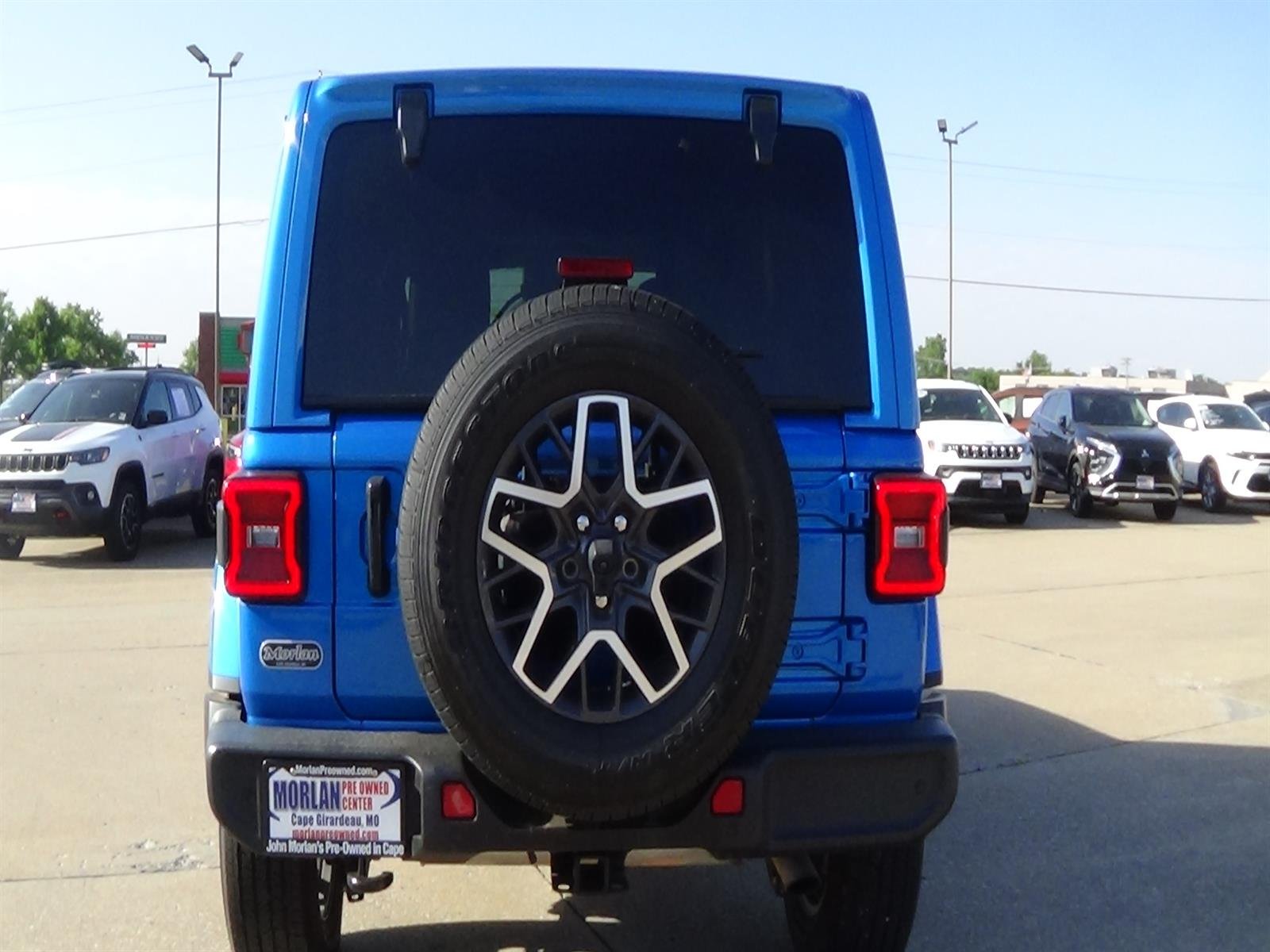 Certified Used 2021 Hydro Blue Pearl Coat (pbj) Jeep Sahara Altitude image 7