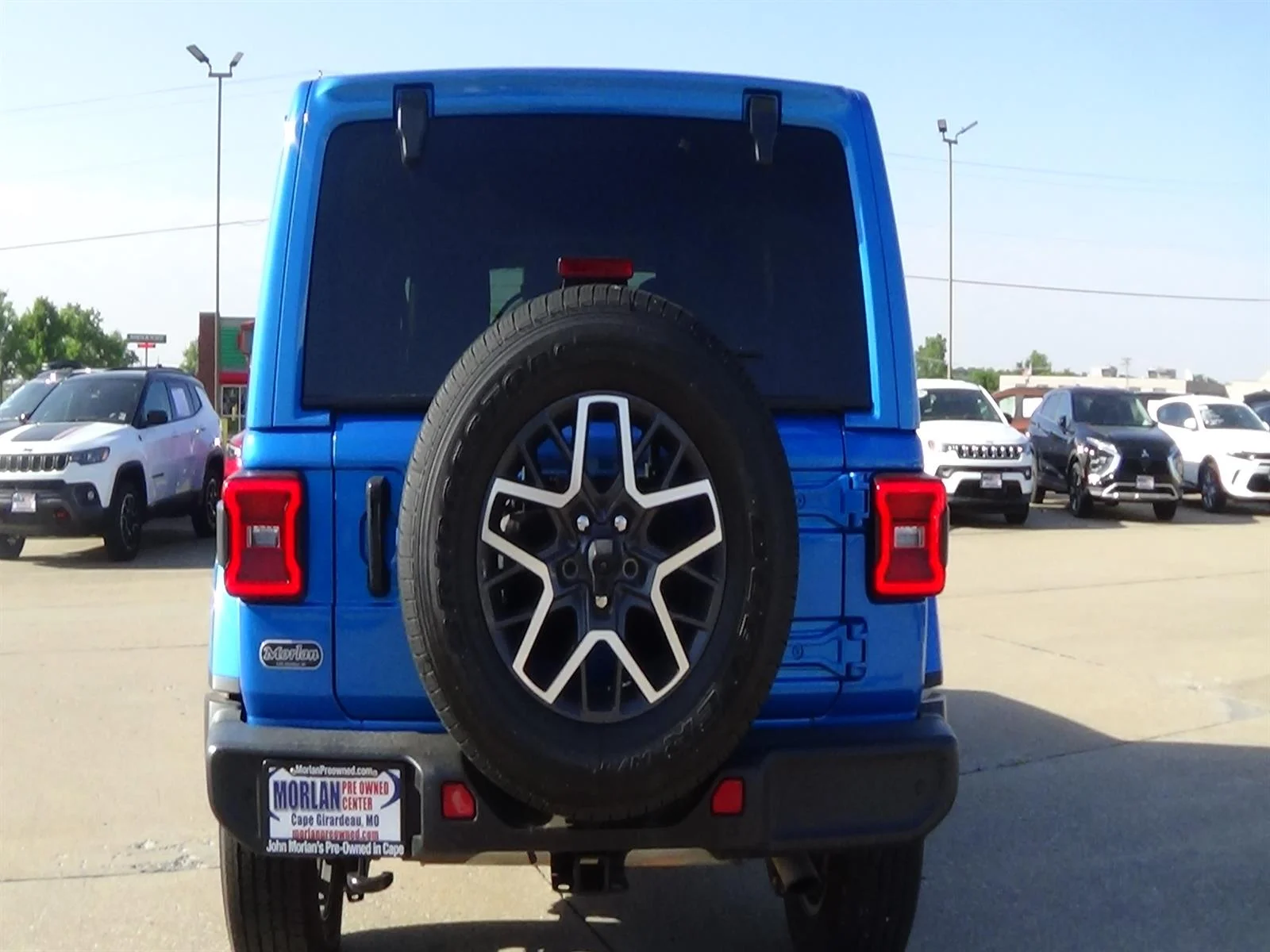 Used 2021 Hydro Blue Pearl Coat (pbj) Jeep Sahara Altitude image 7