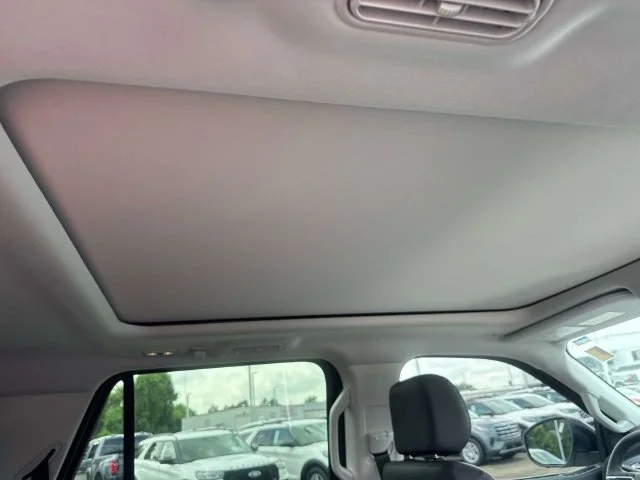 New 2026 Star White Metallic Tri-Coat Ford Active image 13