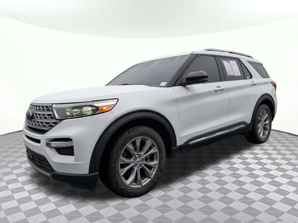 Certified Used 2023 Oxford White Ford Limited image 7