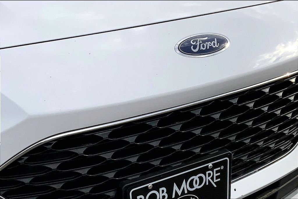 Used 2022 White Ford SE image 32