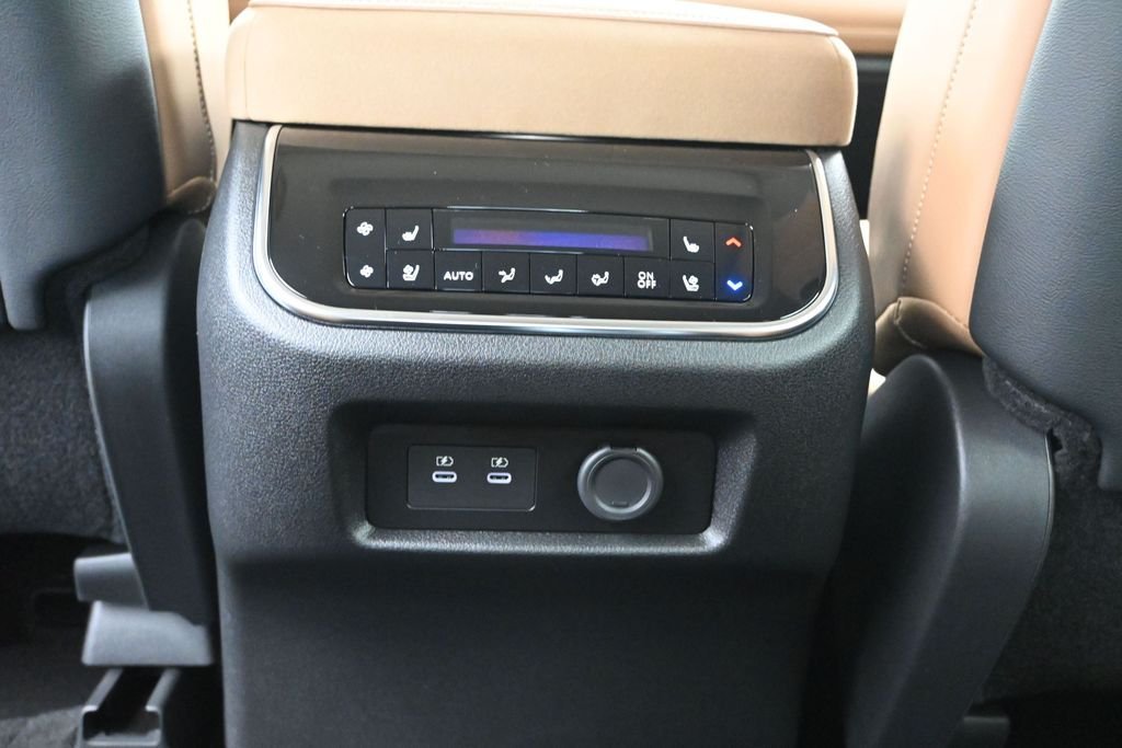 New 2026 RADIANT WHITE INFINITI Luxe 2WD image 18