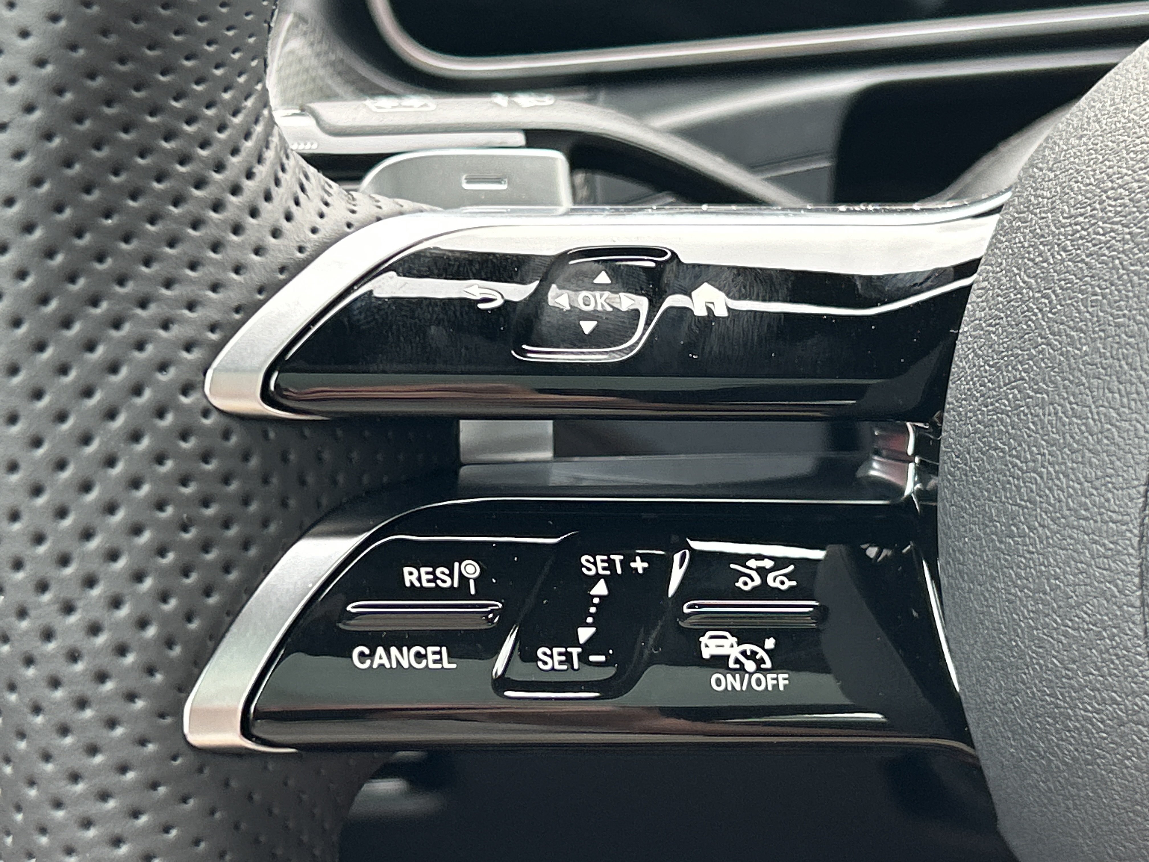 New 2026 Graphite Grey Metallic Mercedes-Benz CLE 300 4MATIC® Coupe image 23
