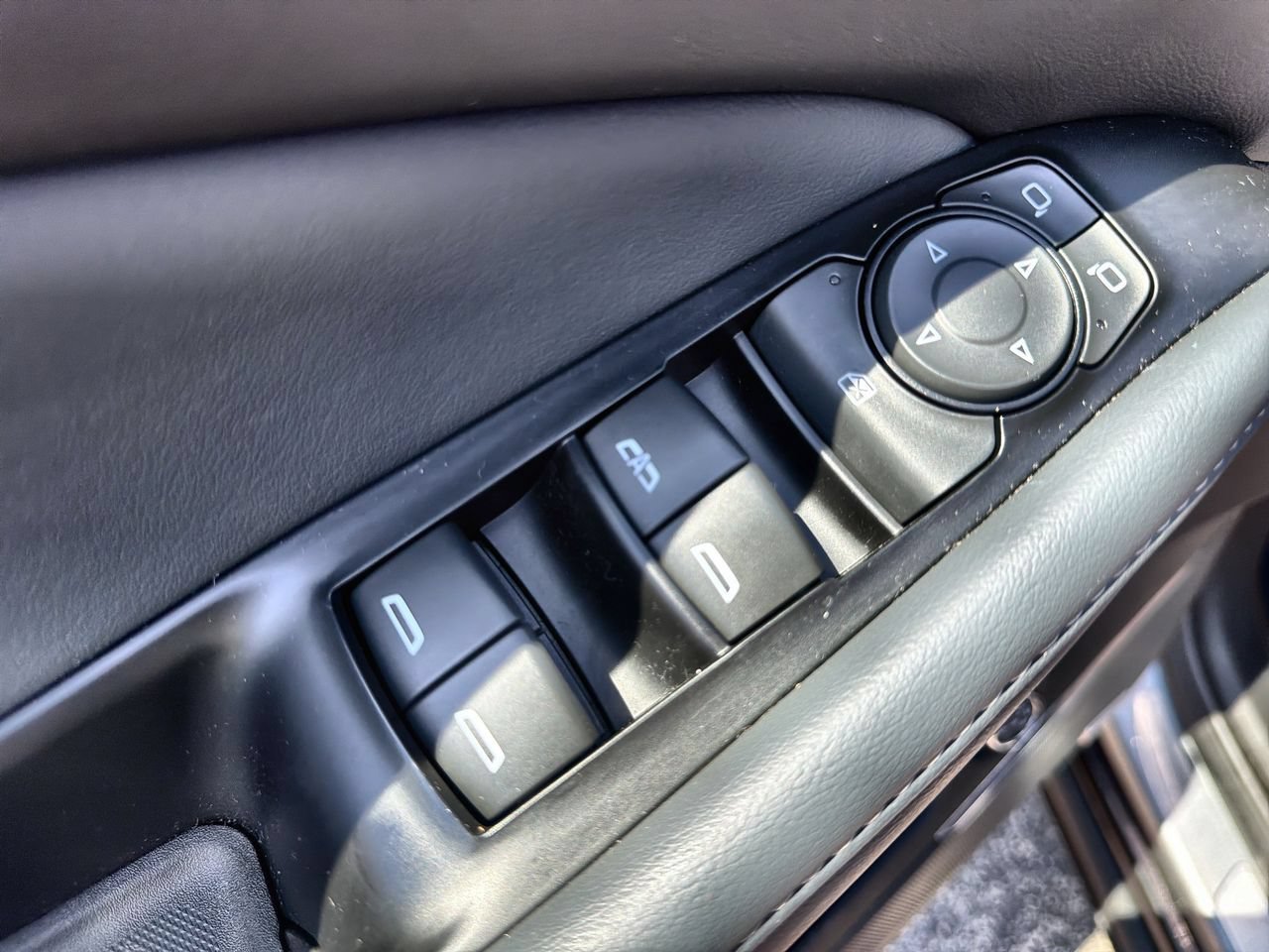 Used 2023 Includes Pitch Dark Night lower exterior accent color.) Buick Essence image 19