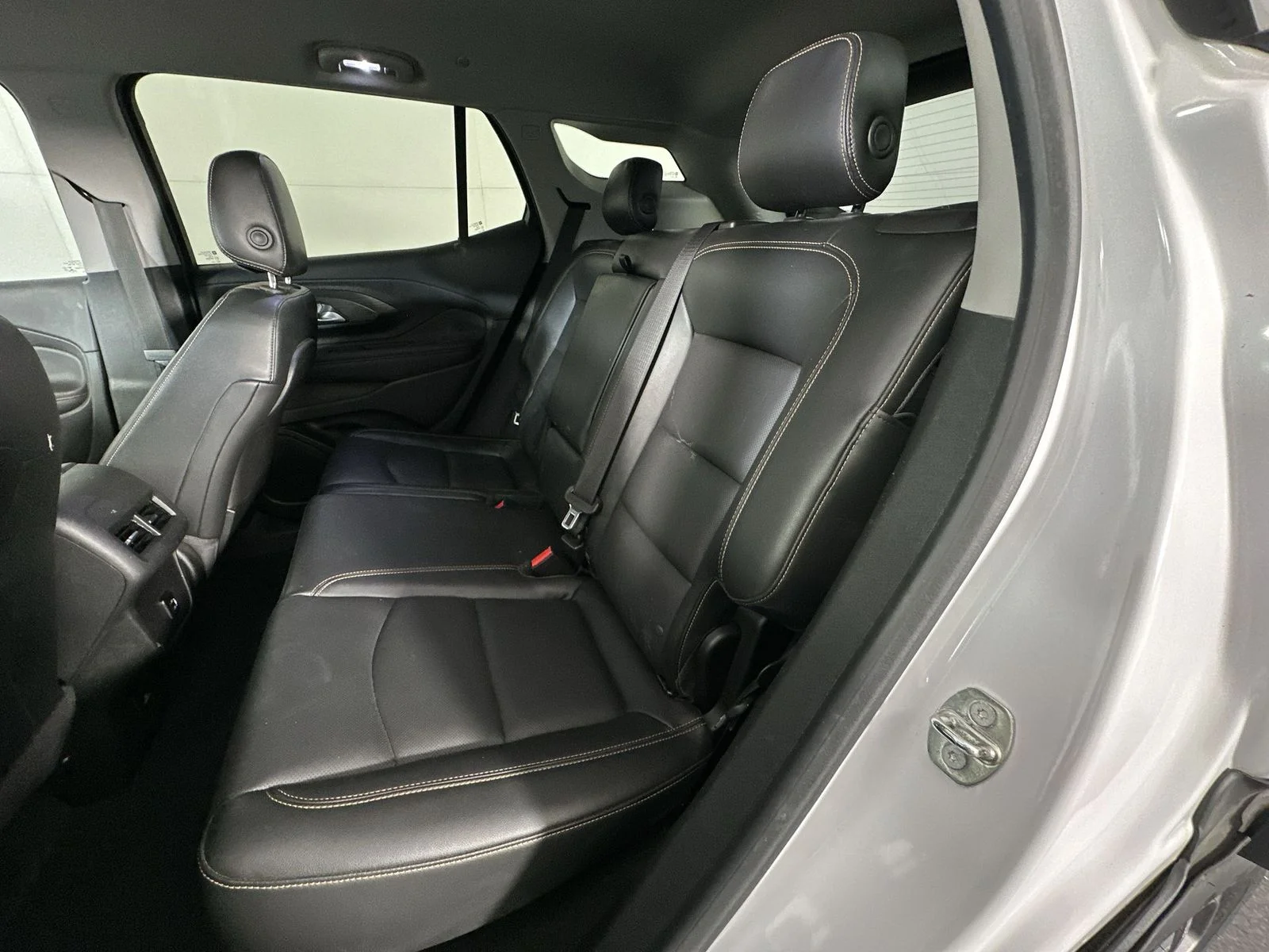 Used 2018 White GMC SLT image 23
