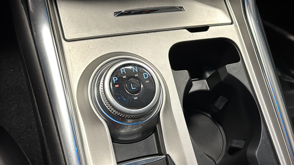 Used 2023 Star White Metallic Tri-Coat Ford XLT image 19