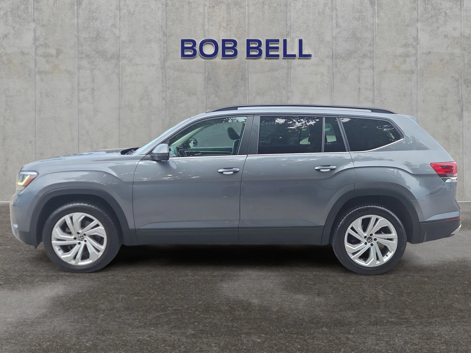 Used 2021  Volkswagen 3.6L V6 SE w/Technology image 2