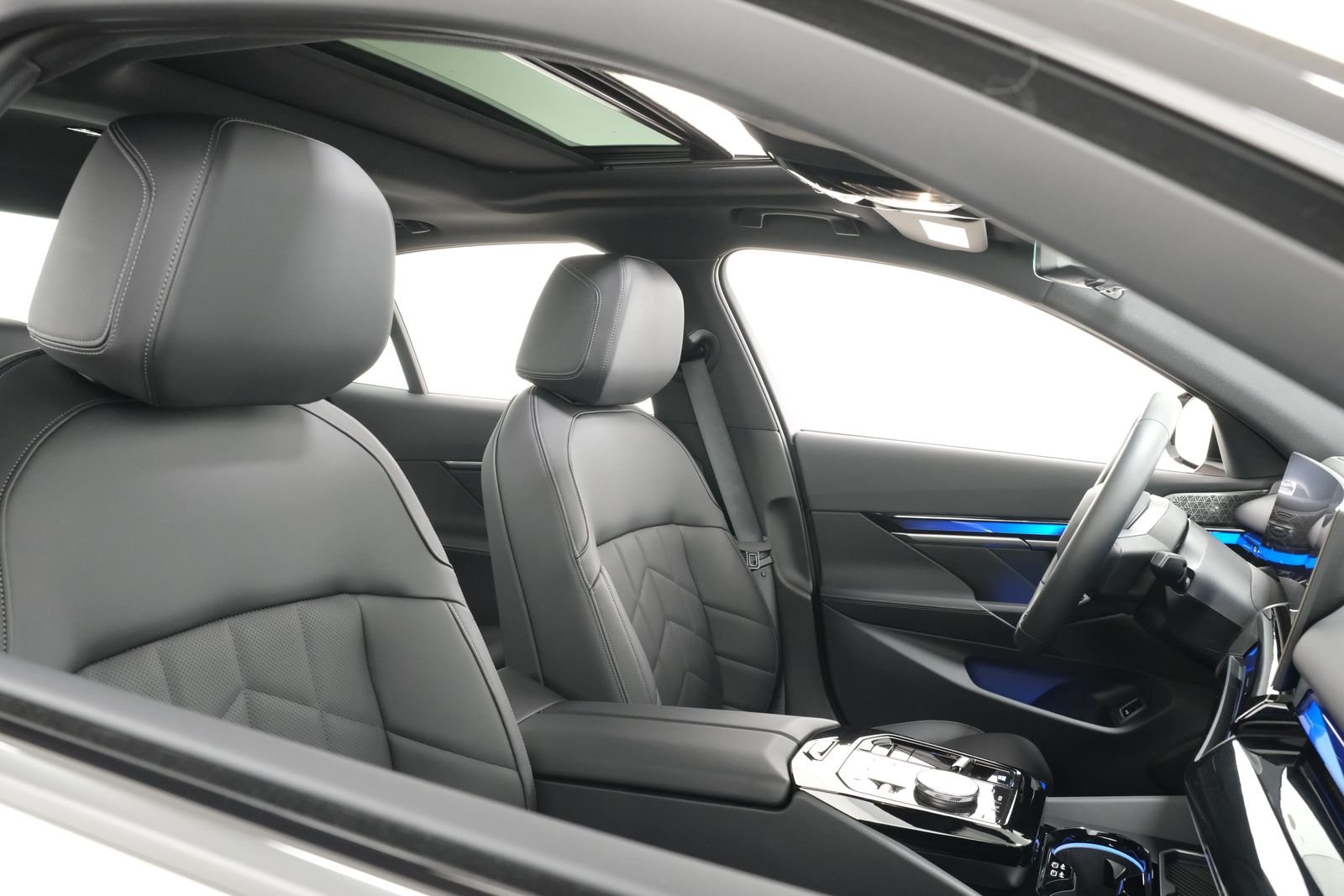 2025 BMW i5 M60 - Photo 43