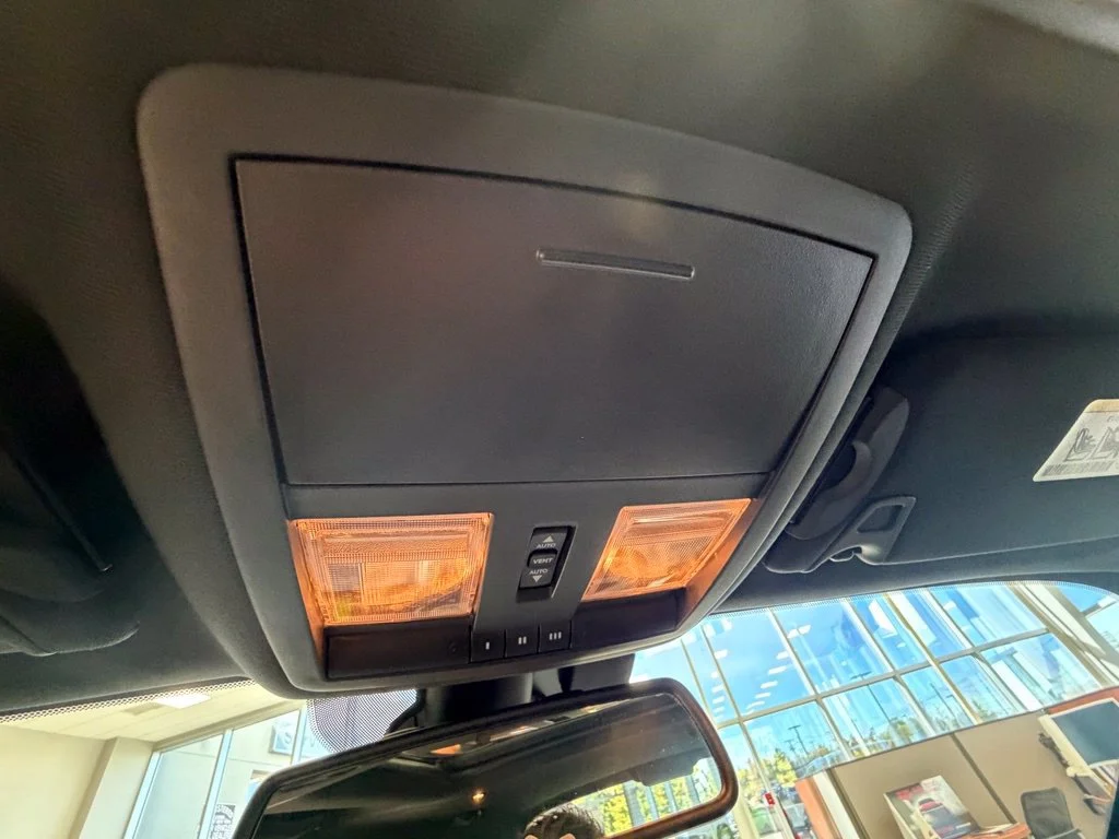 Used 2015 Beige Dodge R/T Scat Pack image 18