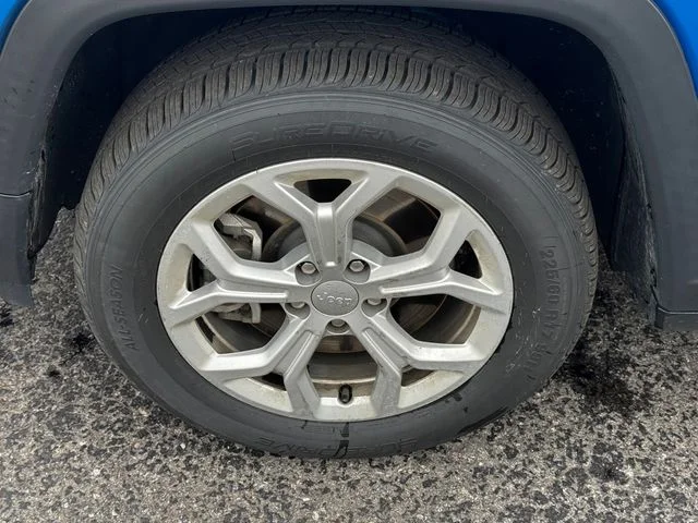 Certified Used 2024 Blue Jeep Latitude image 10