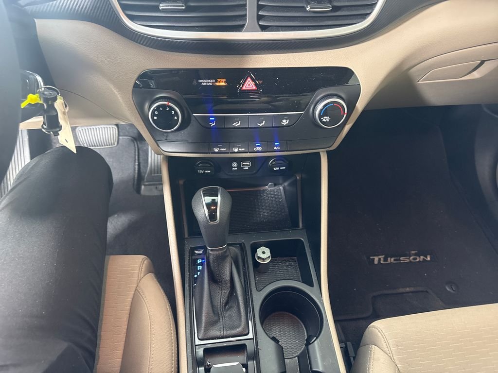 Used 2019 White Hyundai SE image 27