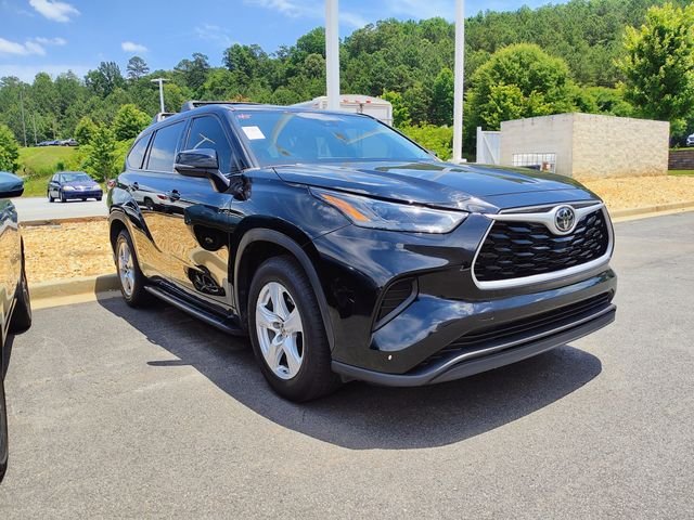Used 2022 Black Toyota L image 3