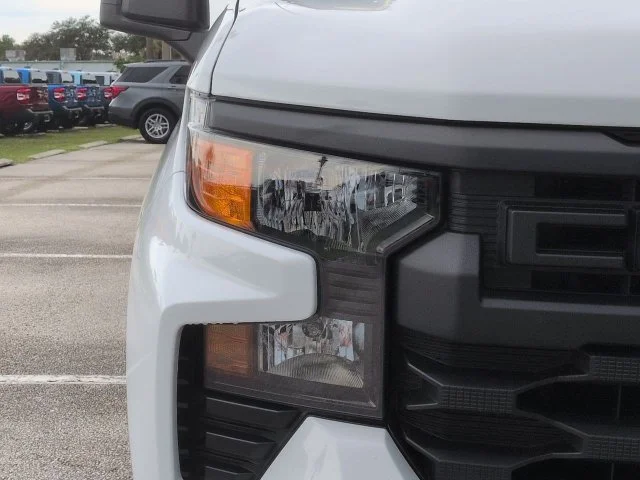 Used 2025 White Chevrolet Custom image 10