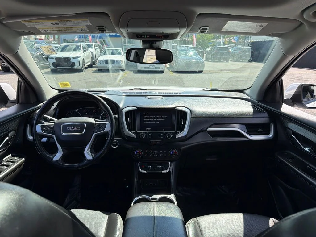 Used 2022 White GMC SLT image 27