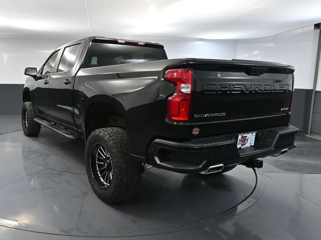 Certified Used 2022 Black Chevrolet RST image 9