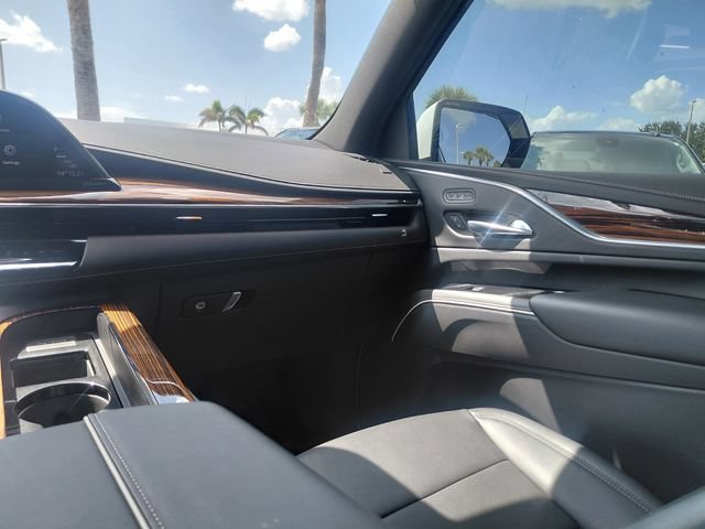 Used 2022 CRYSTAL WHITE TRICOAT Cadillac Luxury image 18