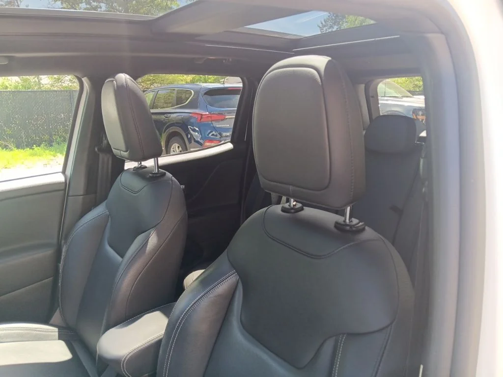 Used 2020 Alpine White Clearcoat Jeep Limited image 15