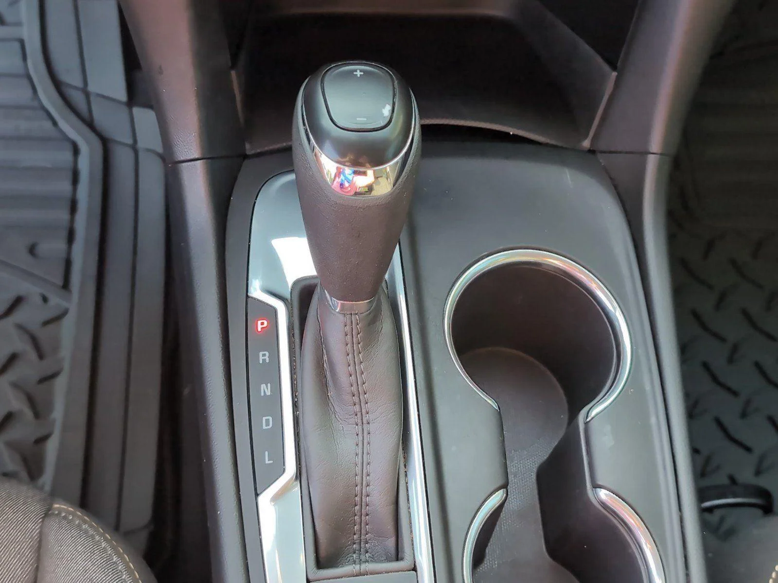 Used 2020 MOSAIC BLACK METALLIC Chevrolet LT image 25