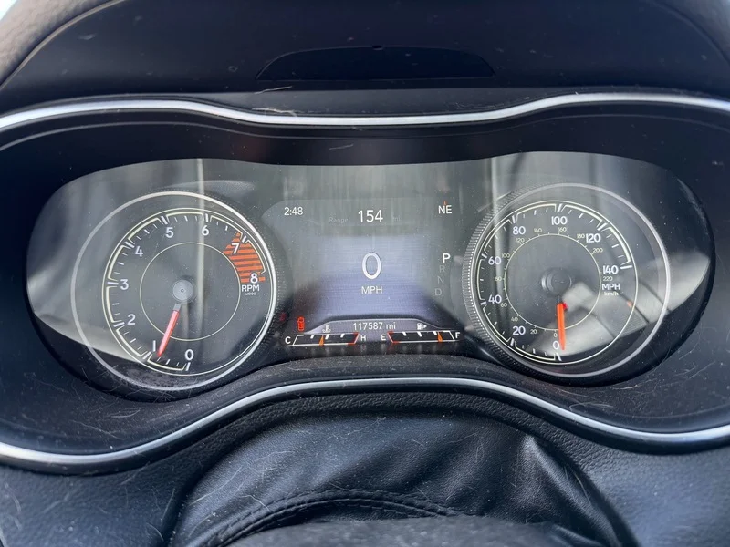Used 2019 Diamond Black Cry Jeep Limited image 9
