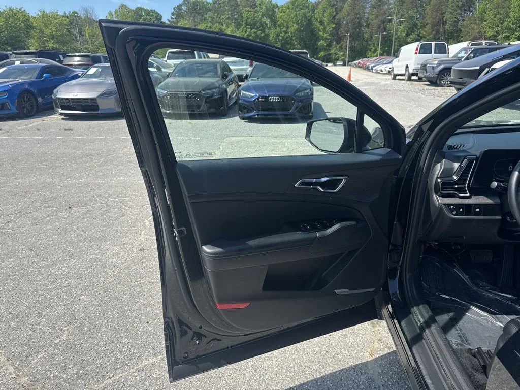 Used 2023 Black Kia X-Line image 26
