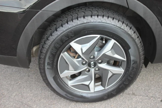 Used 2021 Black Kia S image 36