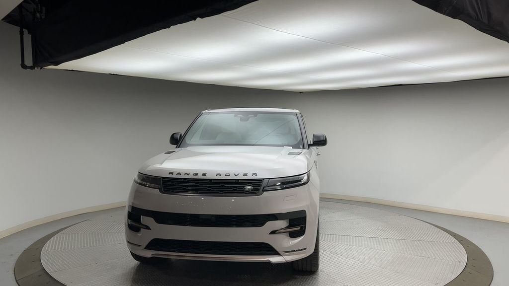 Used 2026 Borasco Grey Metallic Land Rover Dynamic SE image 7