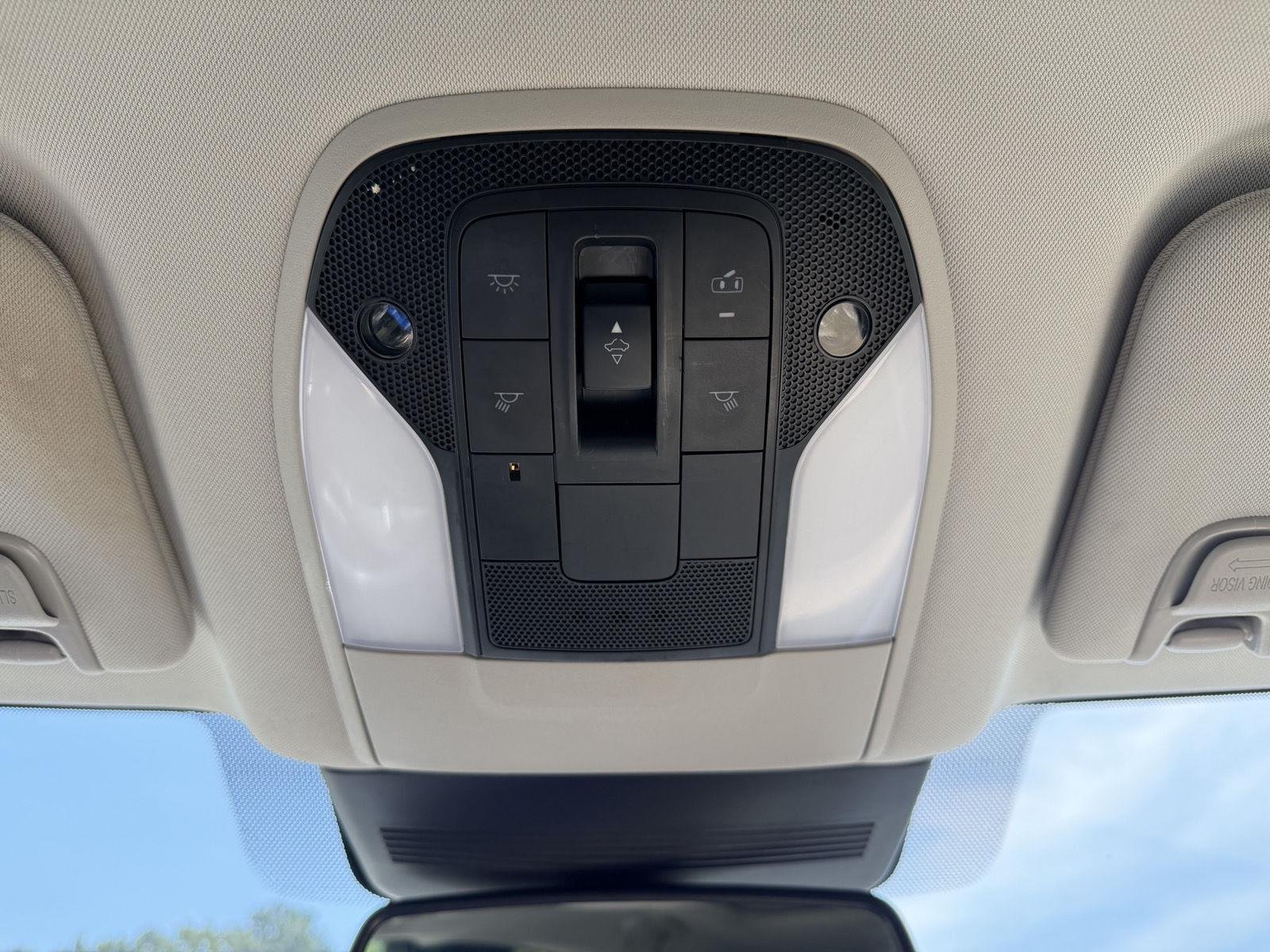 Used 2020 Majestic White INFINITI LUXE image 14