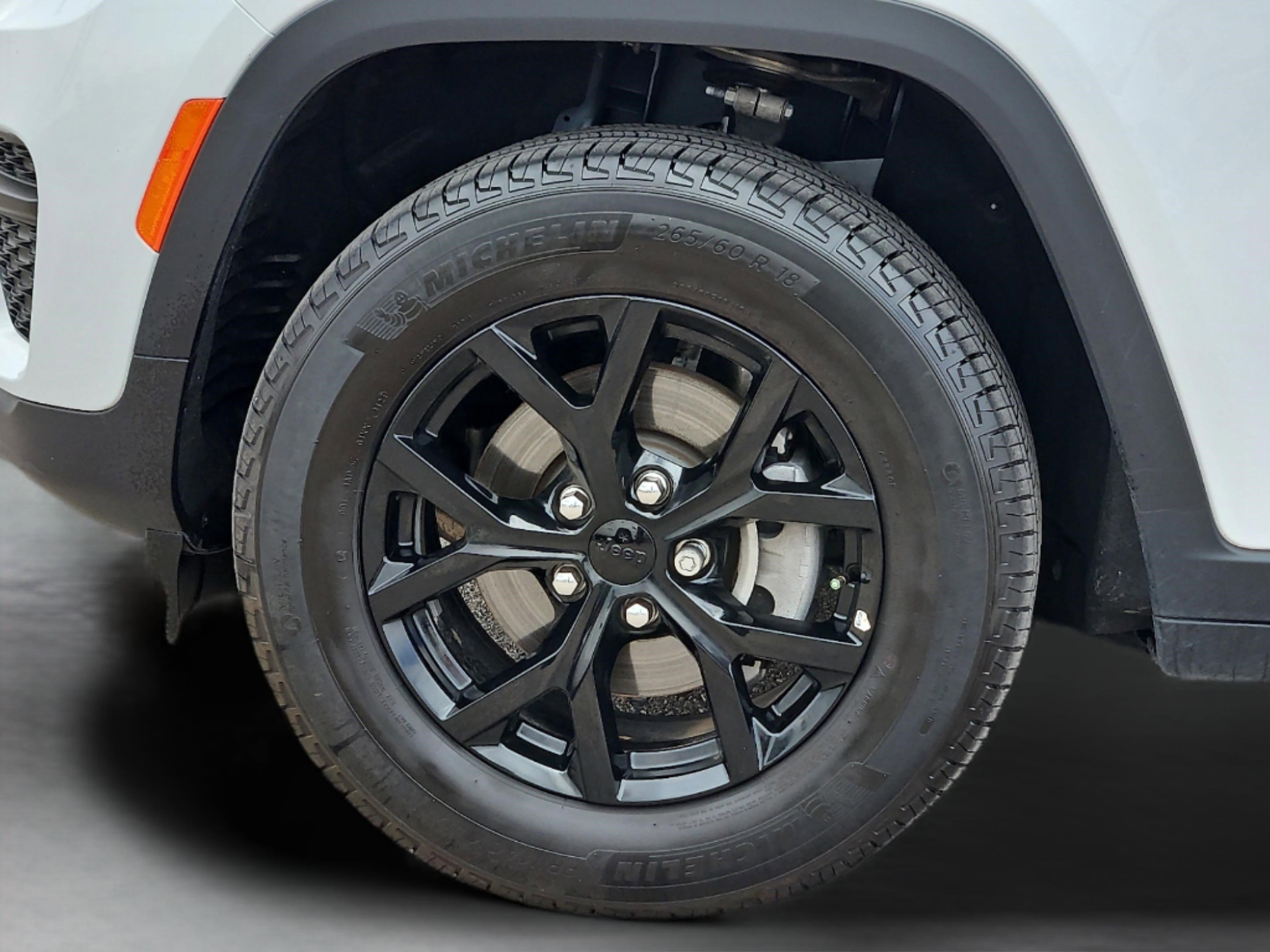 Used 2024 Bright White Clearcoat Jeep Altitude X image 28