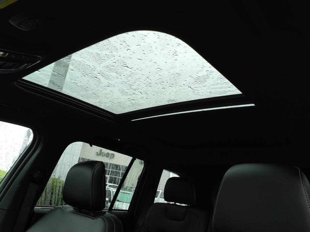 New 2024 Diamond Black Crystal Pearlcoat Jeep  image 8