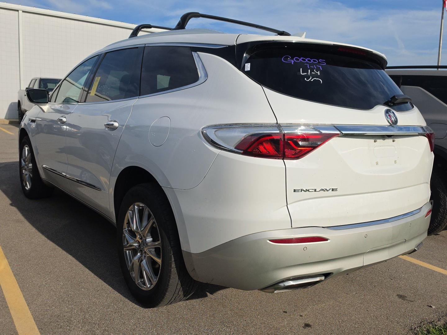 Used 2023 Summit White Buick Essence image 4