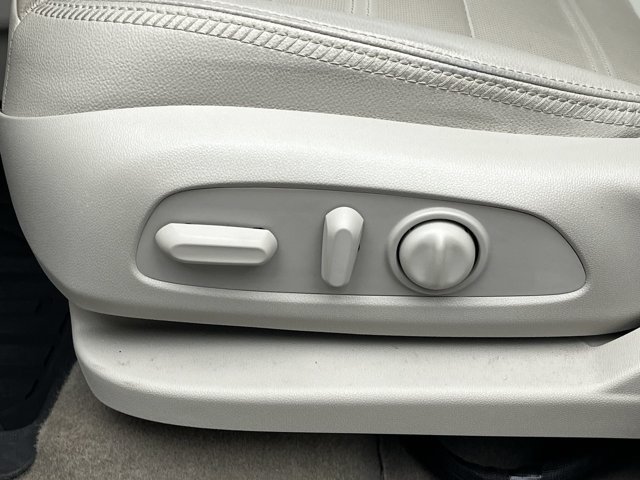 Used 2024 White Frost Tricoat GMC Denali image 12