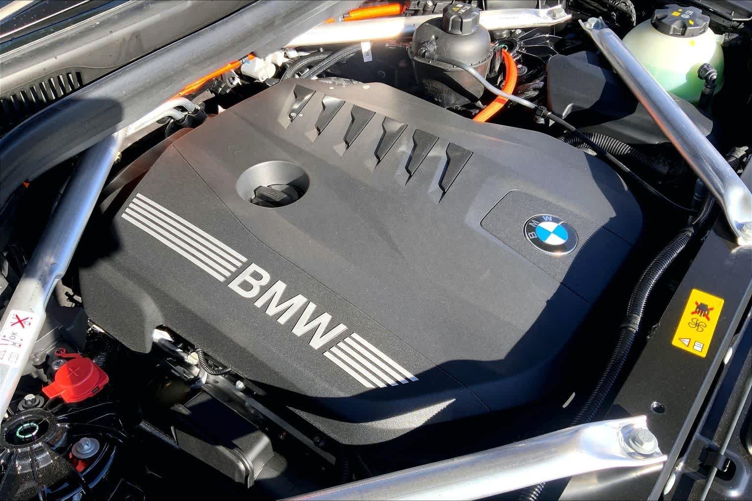 New 2026 Black Sapphire Metallic BMW xDrive50e image 17