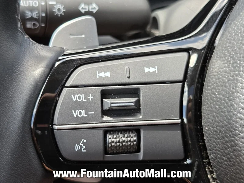 Used 2025 Solar Silver Metallic Acura FWD image 20