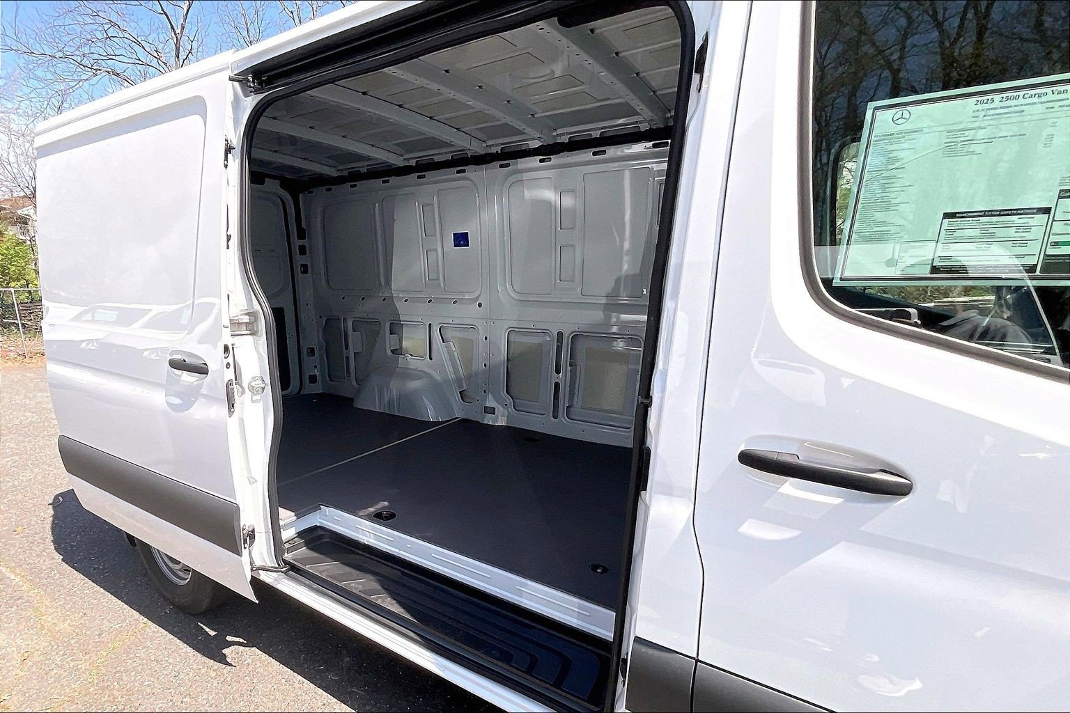 New 2025 Arctic+White Mercedes-Benz Cargo 144 WB image 19