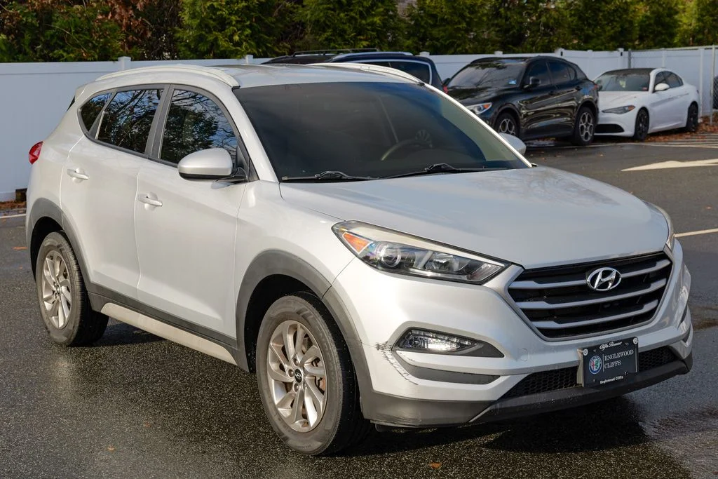 Used 2018 Molten Silver Hyundai SEL image 9