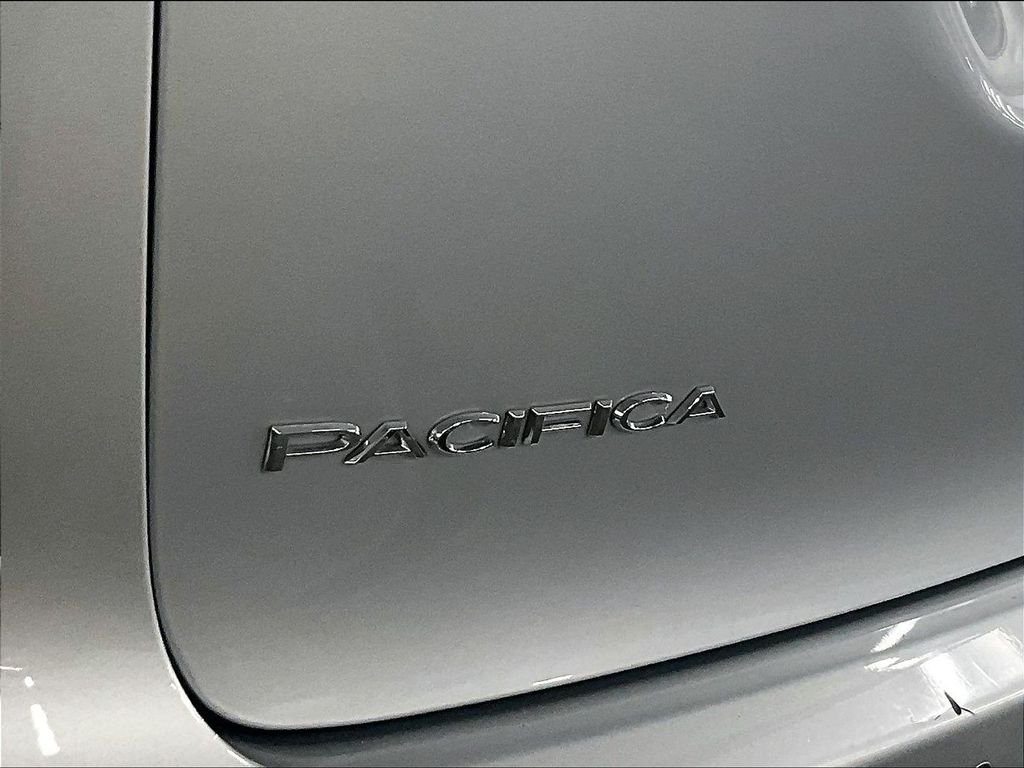 Used 2023 Silver Chrysler Touring L image 28