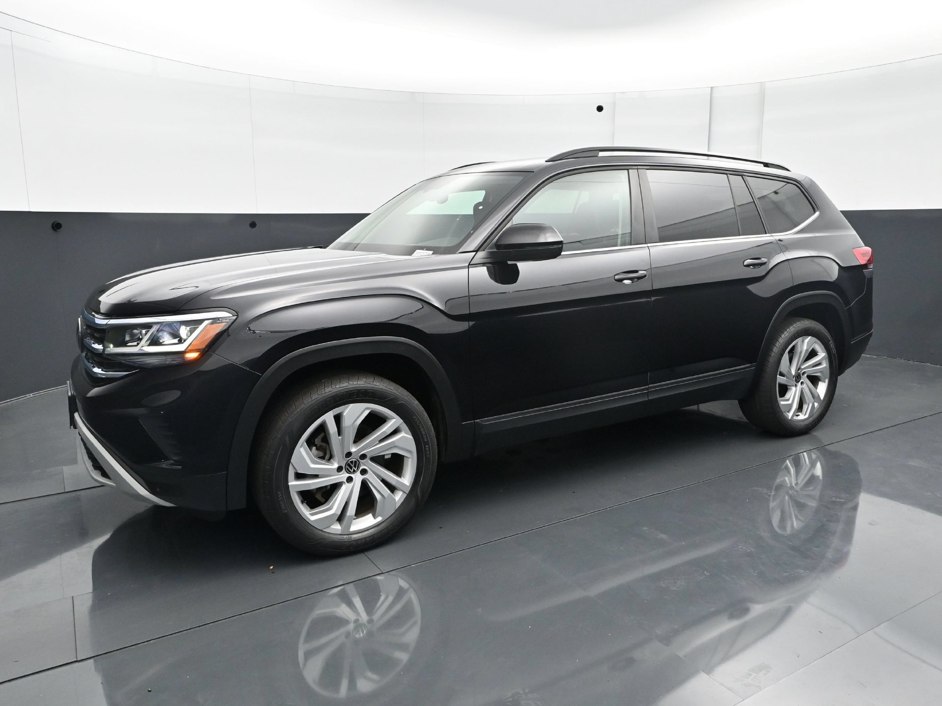 Used 2023 Volkswagen Atlas SE w/Tech with VIN 1V2KR2CA5PC506221 for sale in South Saint Paul, Minnesota