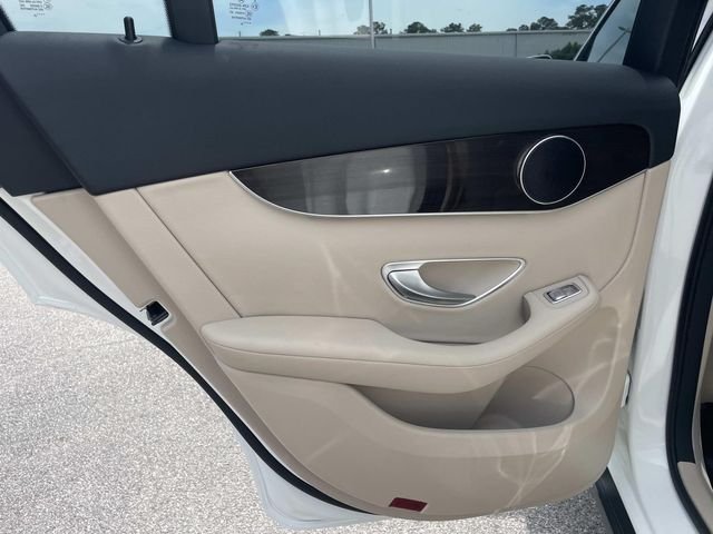 Used 2022 White Mercedes-Benz GLC 300 image 11