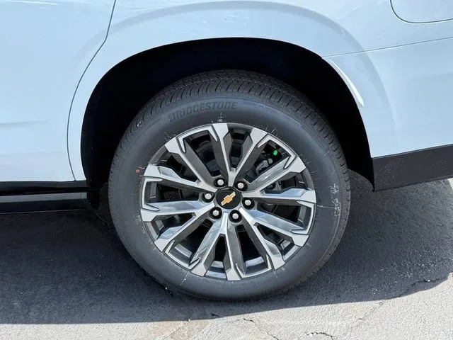 New 2026 Polar White Tricoat Chevrolet High Country image 5
