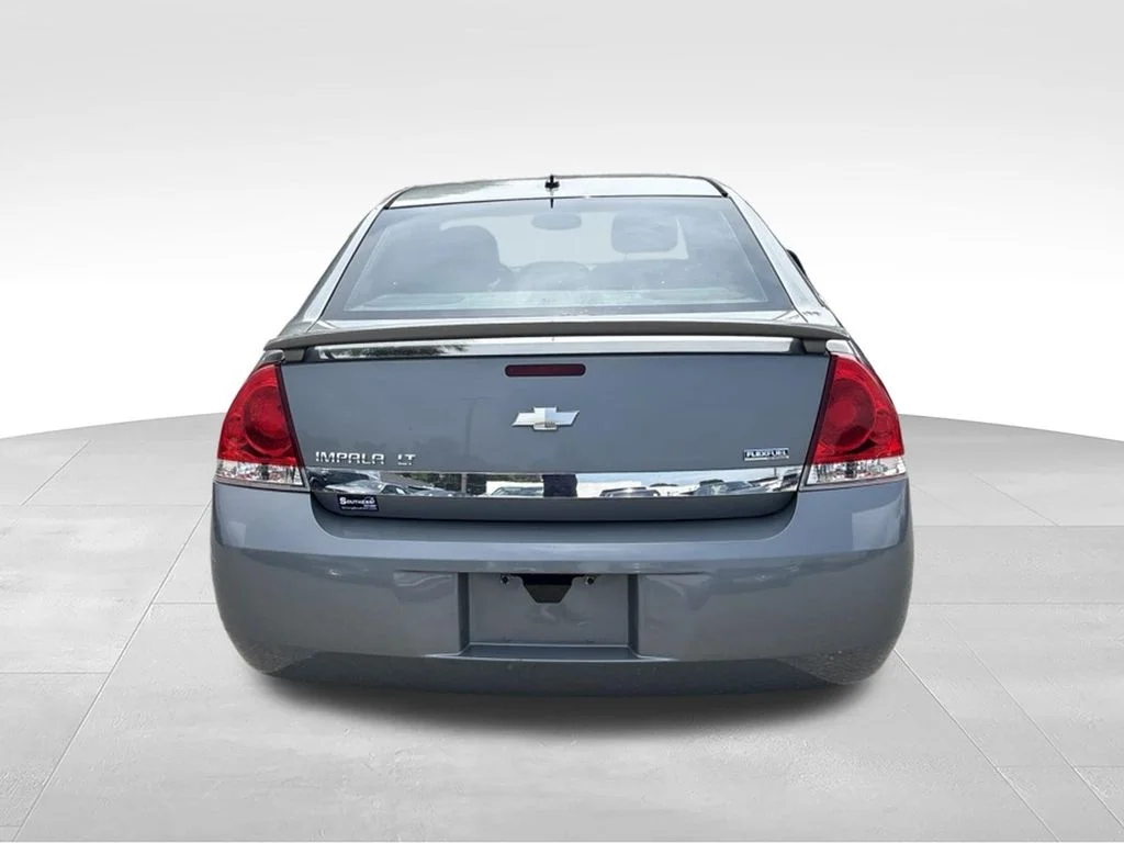 Used 2009 Dark Silver Metallic Chevrolet LT image 4