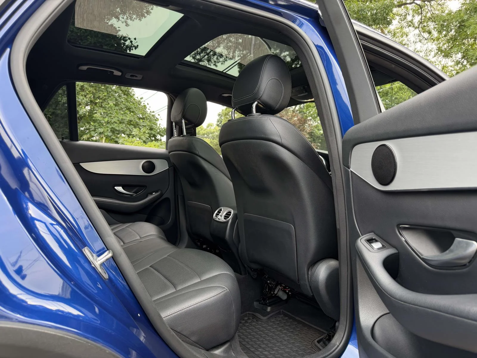 Used 2021 Blue Mercedes-Benz GLC 300 image 14