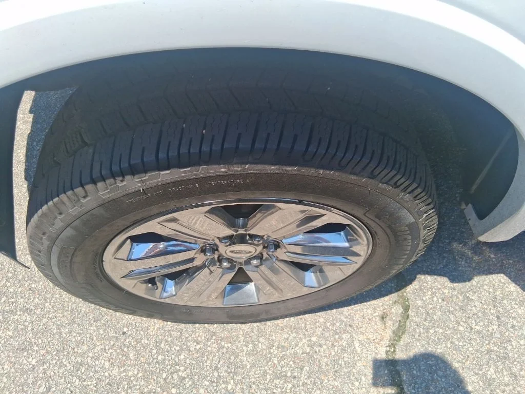 Used 2018 White Ford Lariat image 11