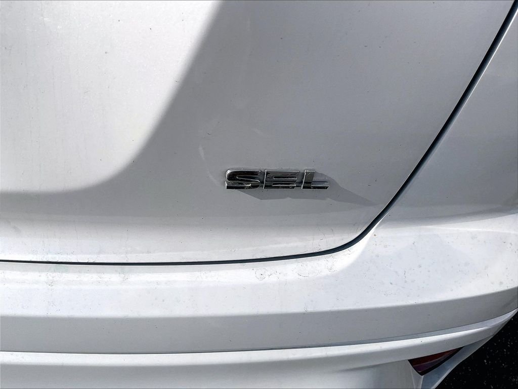 Used 2025 White Mitsubishi SE image 27